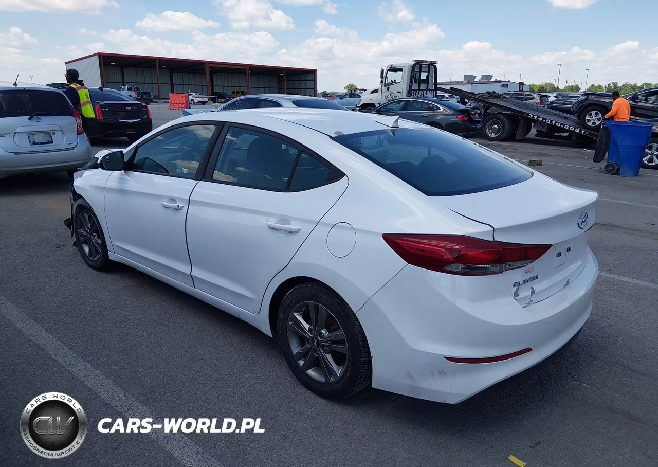 2018 Hyundai Elantra Sel VIN:5NPD84LF5JH327189 - 3