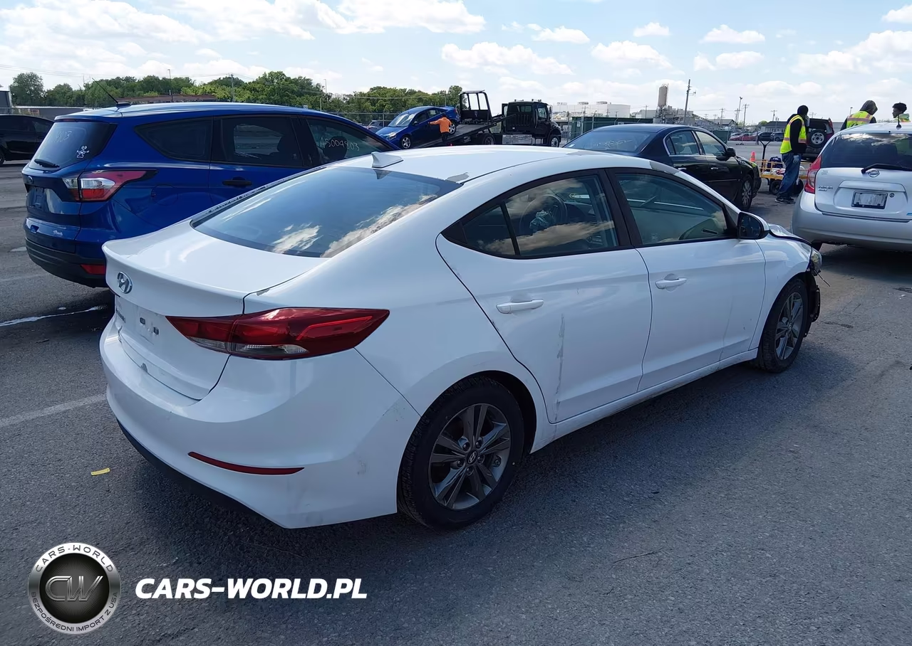 2018 Hyundai Elantra Sel VIN:5NPD84LF5JH327189 - 4