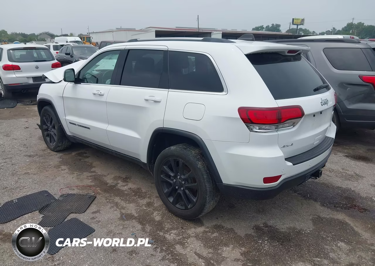 2020 Jeep Grand Cherokee Laredo E 4X4 VIN:1C4RJFAG4LC173333 - 3