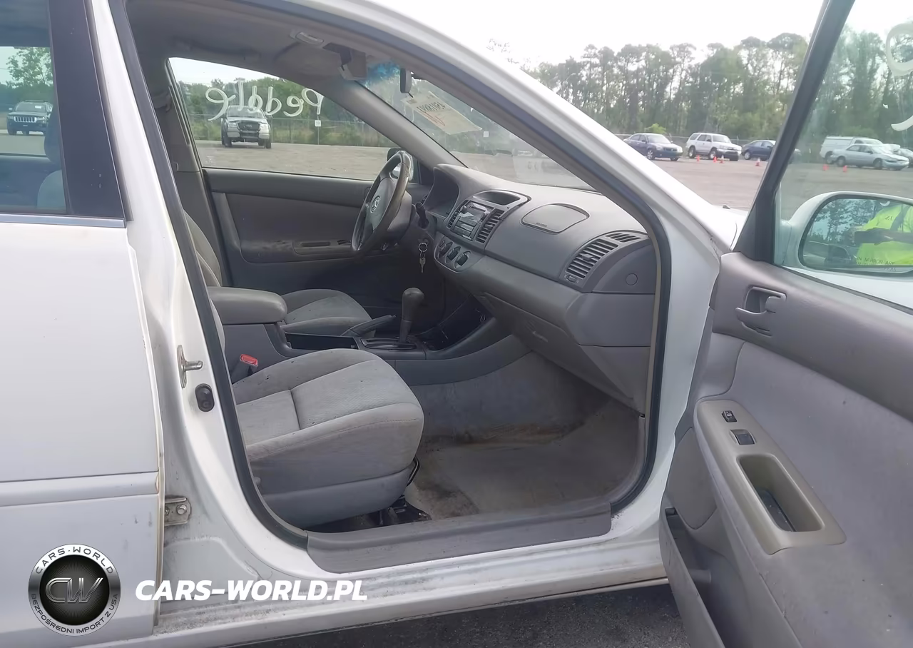 2004 Toyota Camry Le VIN:4T1BE32K04U370207 - 5