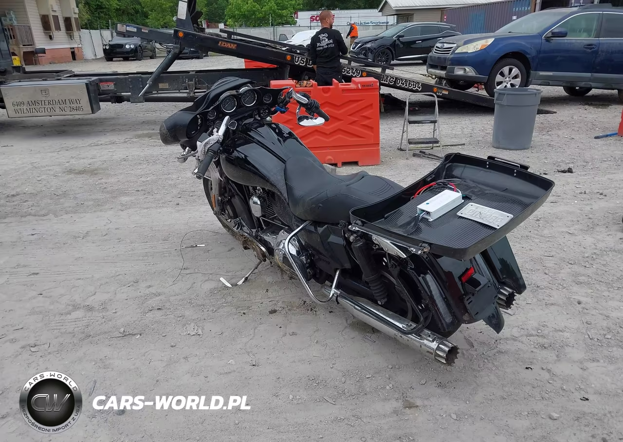 2011 Harley-Davidson Flhtk VIN:1HD1KEM14BB674611 - 3