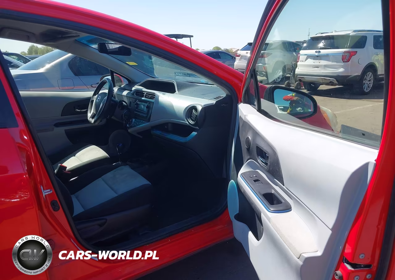 2012 Toyota Prius C Two VIN:JTDKDTB30C1526827 - 5