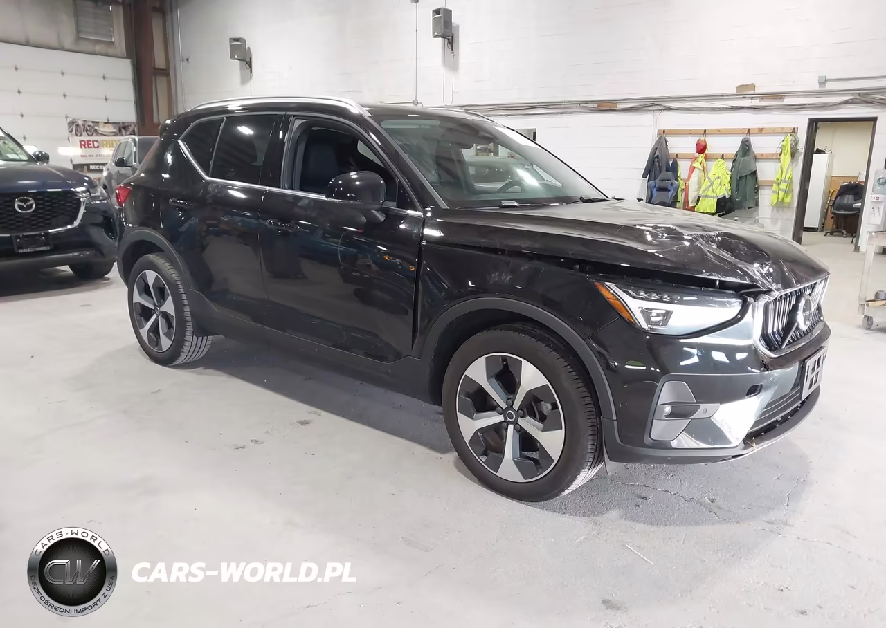 2025 Volvo Xc40 B5 Plus Bright Theme – zdjęcie 1 z 16