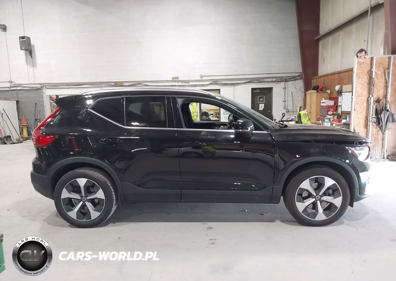 2025 Volvo Xc40 B5 Plus Bright Theme VIN:YV4L12UEXS2513465 - 13