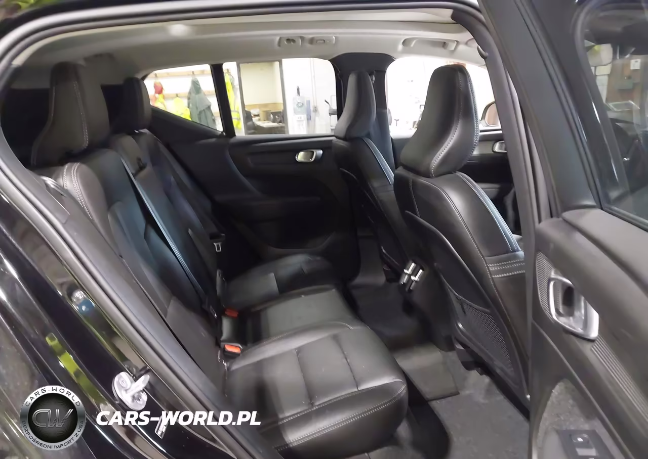 2025 Volvo Xc40 B5 Plus Bright Theme VIN:YV4L12UEXS2513465 - 8
