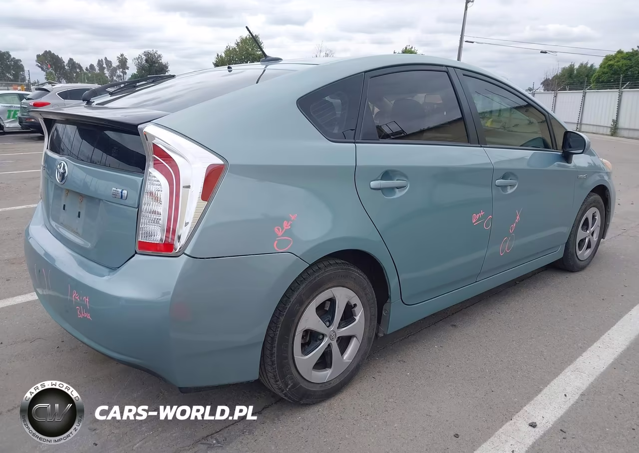 2015 Toyota Prius Four VIN:JTDKN3DU7F1913947 - 4