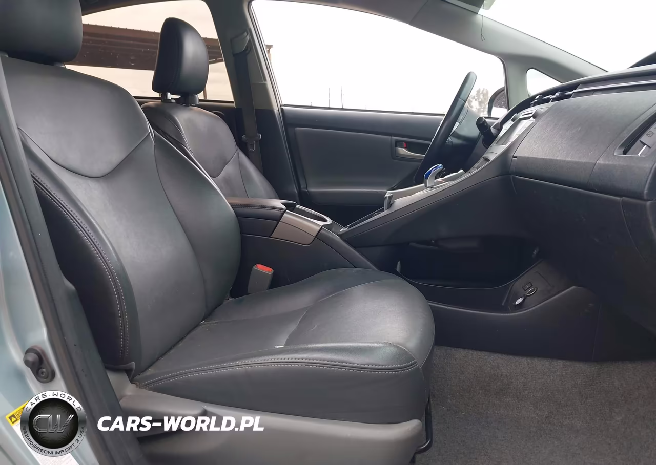 2015 Toyota Prius Four VIN:JTDKN3DU7F1913947 - 5