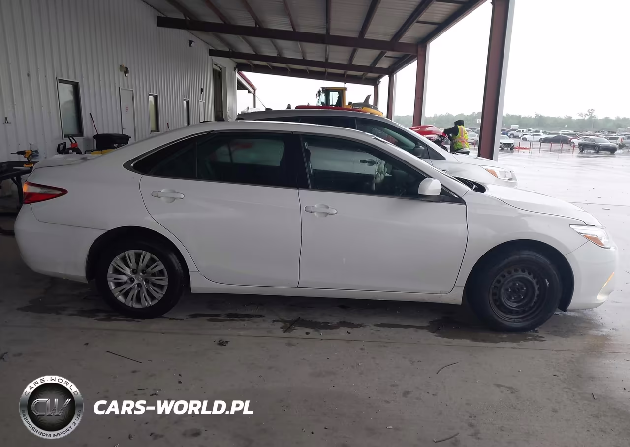 2015 Toyota Camry Le VIN:4T1BF1FK2FU008300 - 13