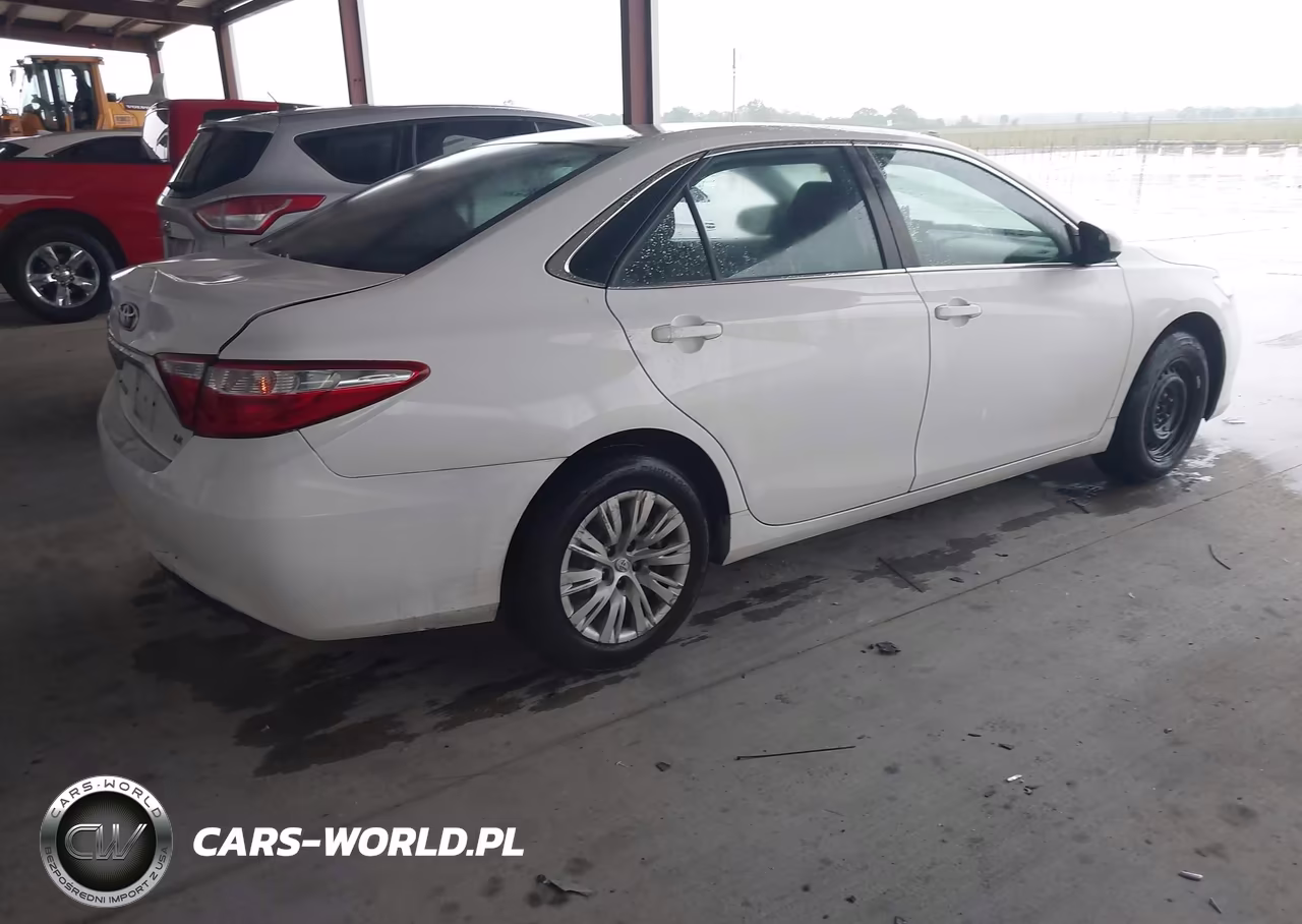 2015 Toyota Camry Le VIN:4T1BF1FK2FU008300 - 4