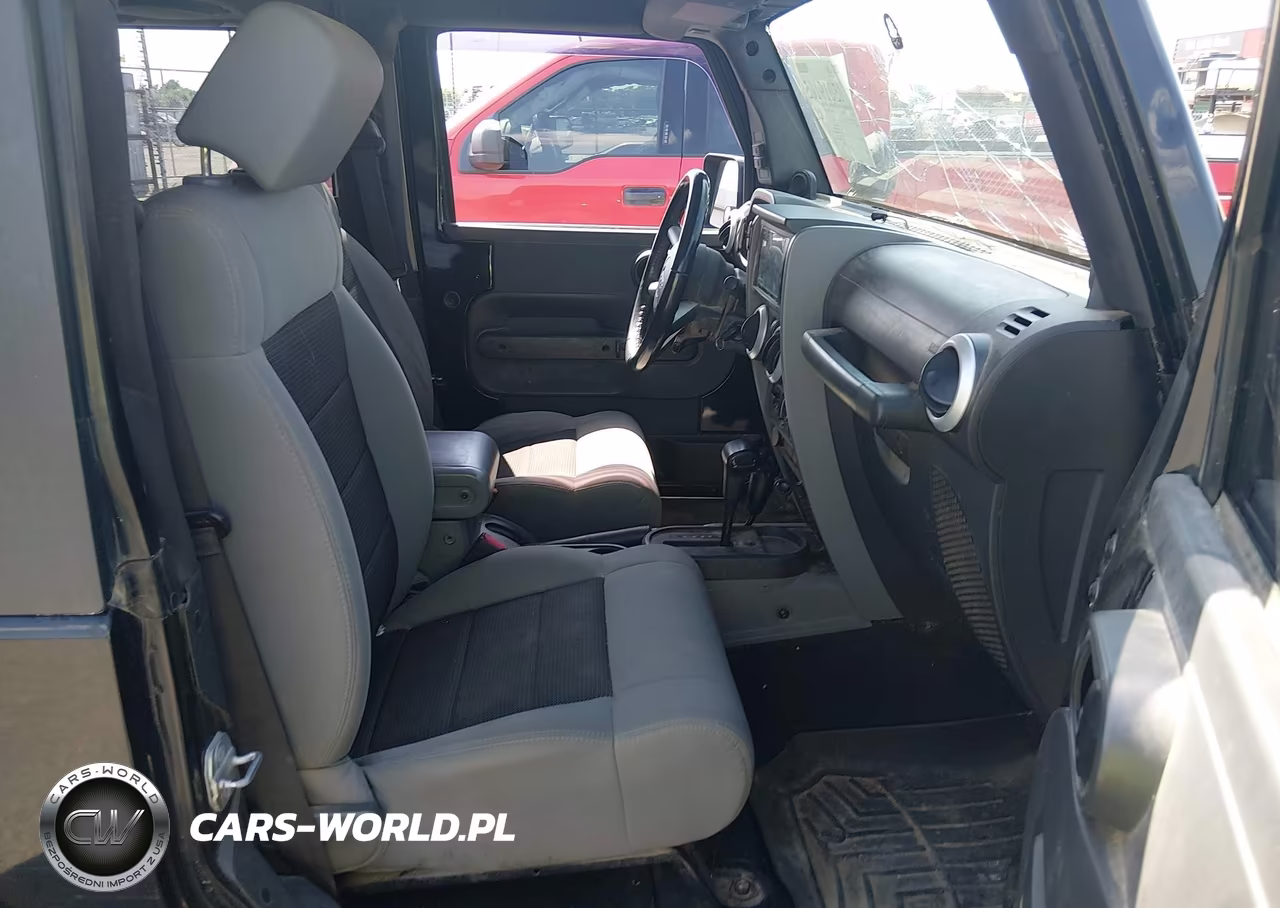 2010 Jeep Wrangler Sahara VIN:1J4AA5D17AL123208 - 5