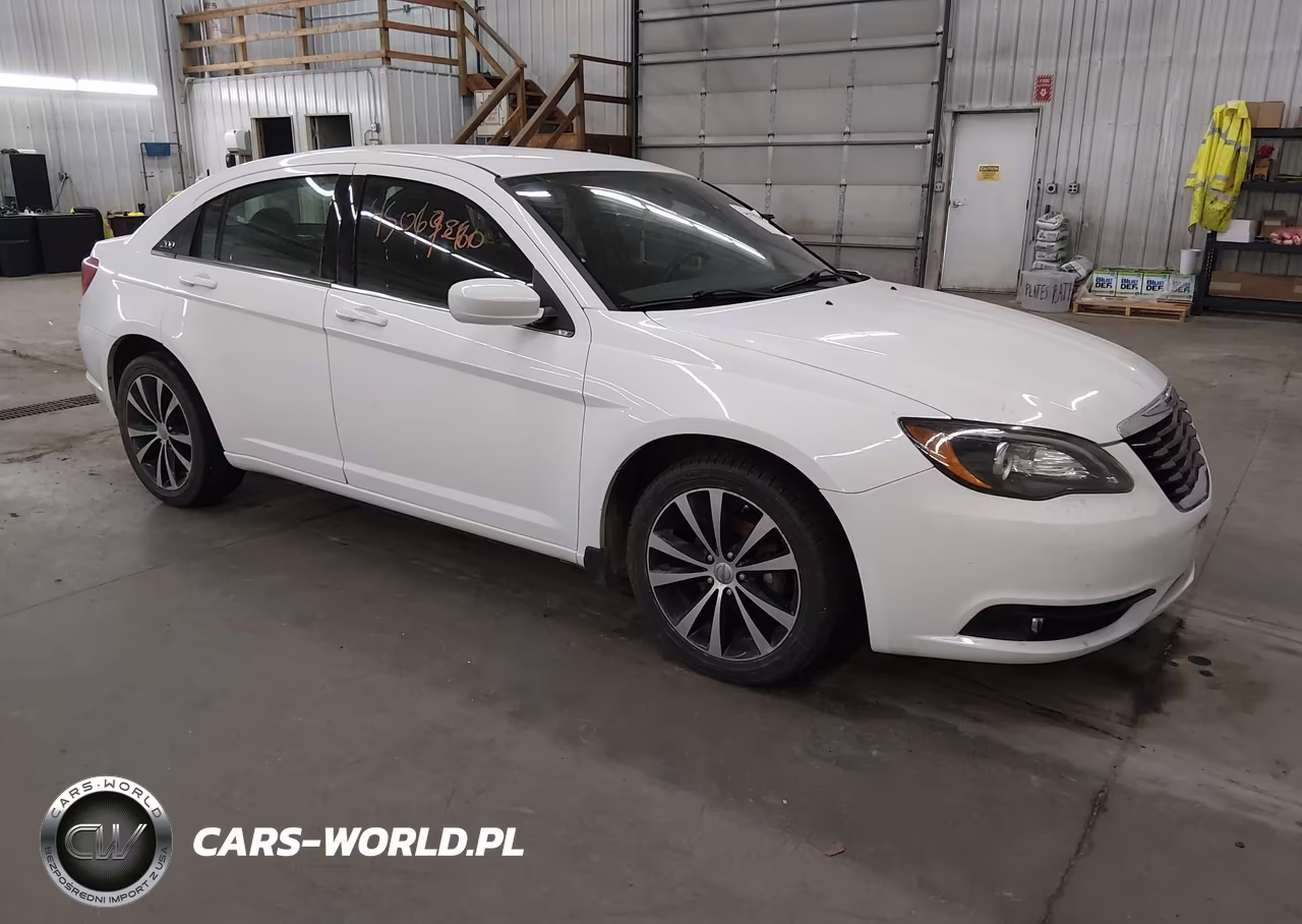 2013 Chrysler 200 Touring – zdjęcie 1 z 13