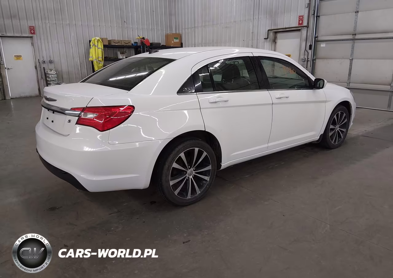 2013 Chrysler 200 Touring VIN:1C3CCBBG6DN726663 - 4