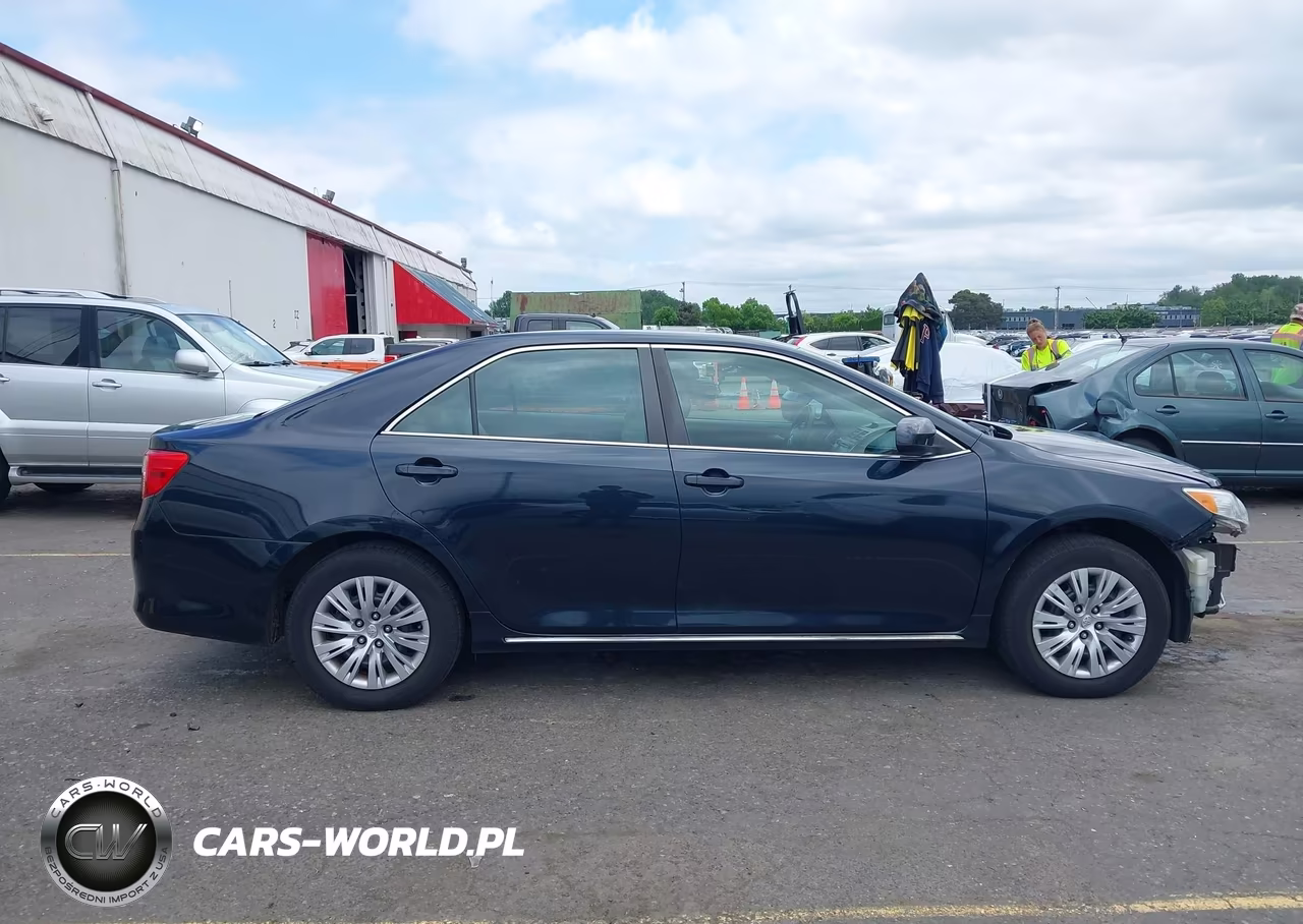 2014 Toyota Camry Le VIN:4T4BF1FK9ER393780 - 14