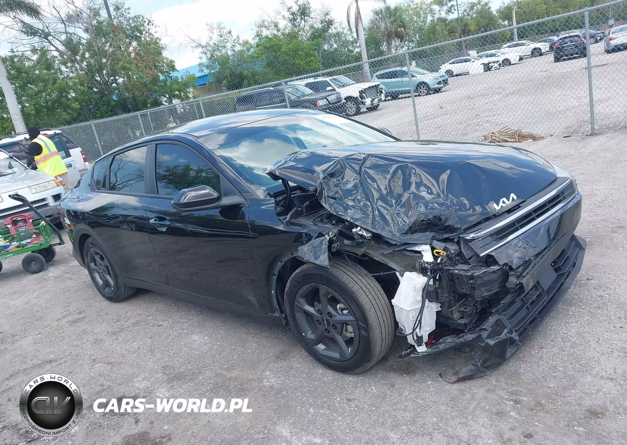 2025 Kia K4 Lxs – zdjęcie 1 z 16