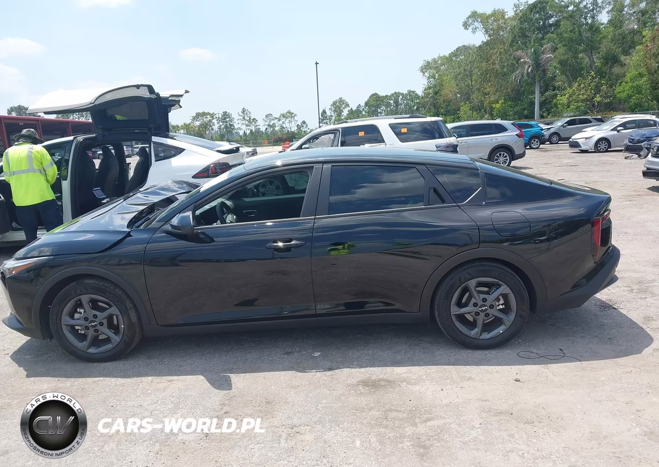 2025 Kia K4 Lxs VIN:3KPFT4DE8SE195970 - 14