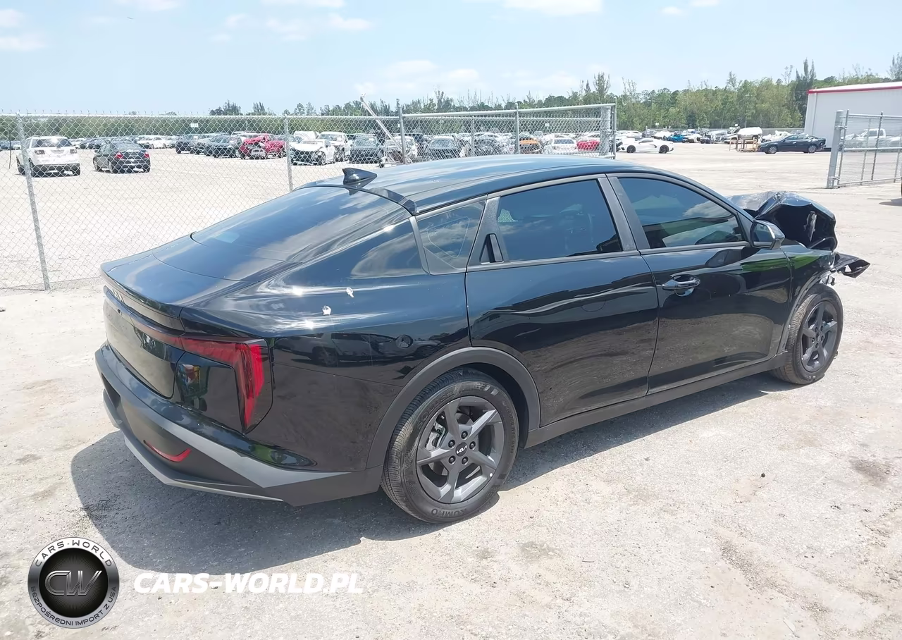 2025 Kia K4 Lxs VIN:3KPFT4DE8SE195970 - 4