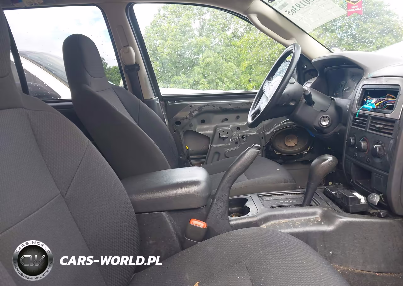 2004 Jeep Grand Cherokee Laredo VIN:1J4GX48S04C112643 - 5