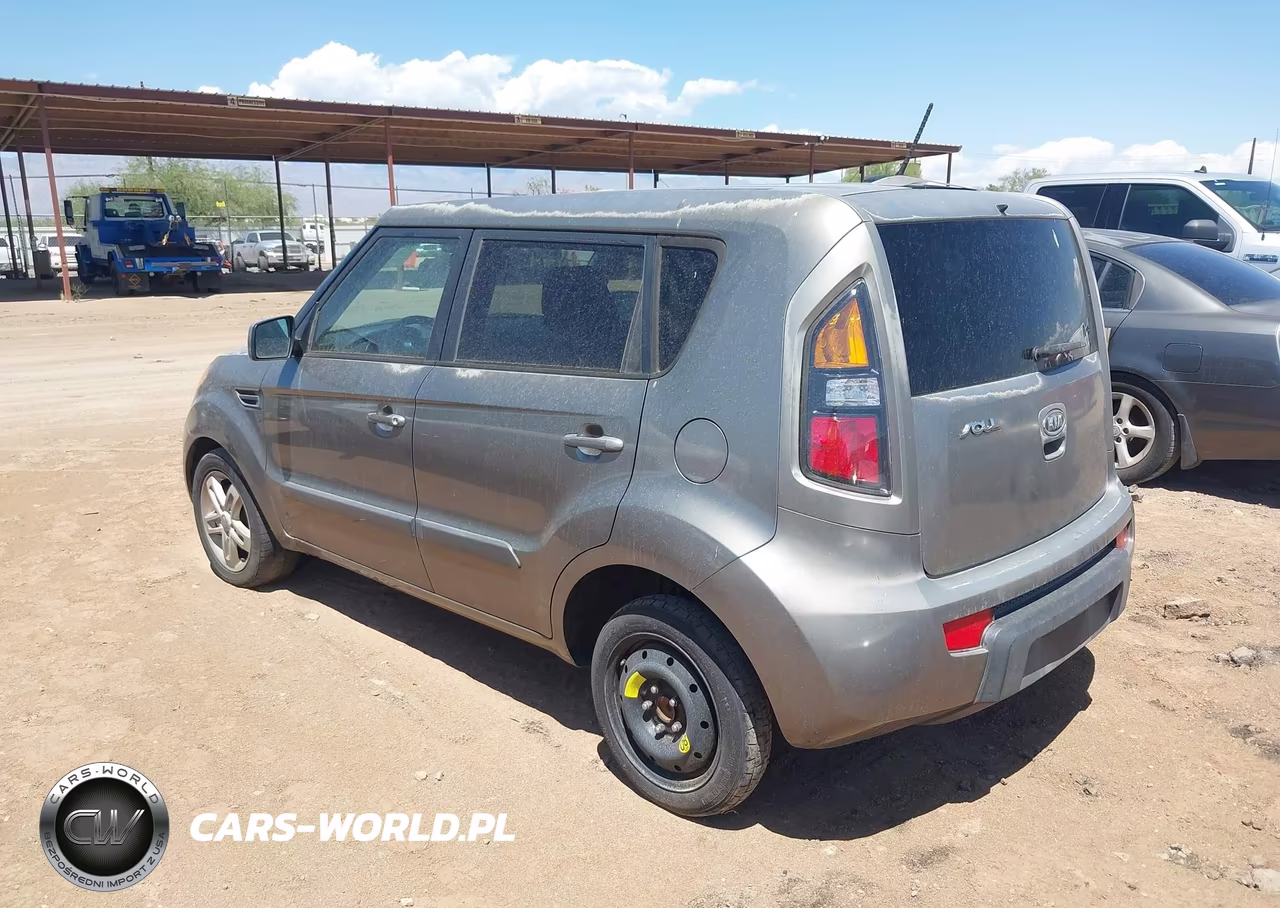 2011 Kia Soul + VIN:KNDJT2A21B7282313 - 3