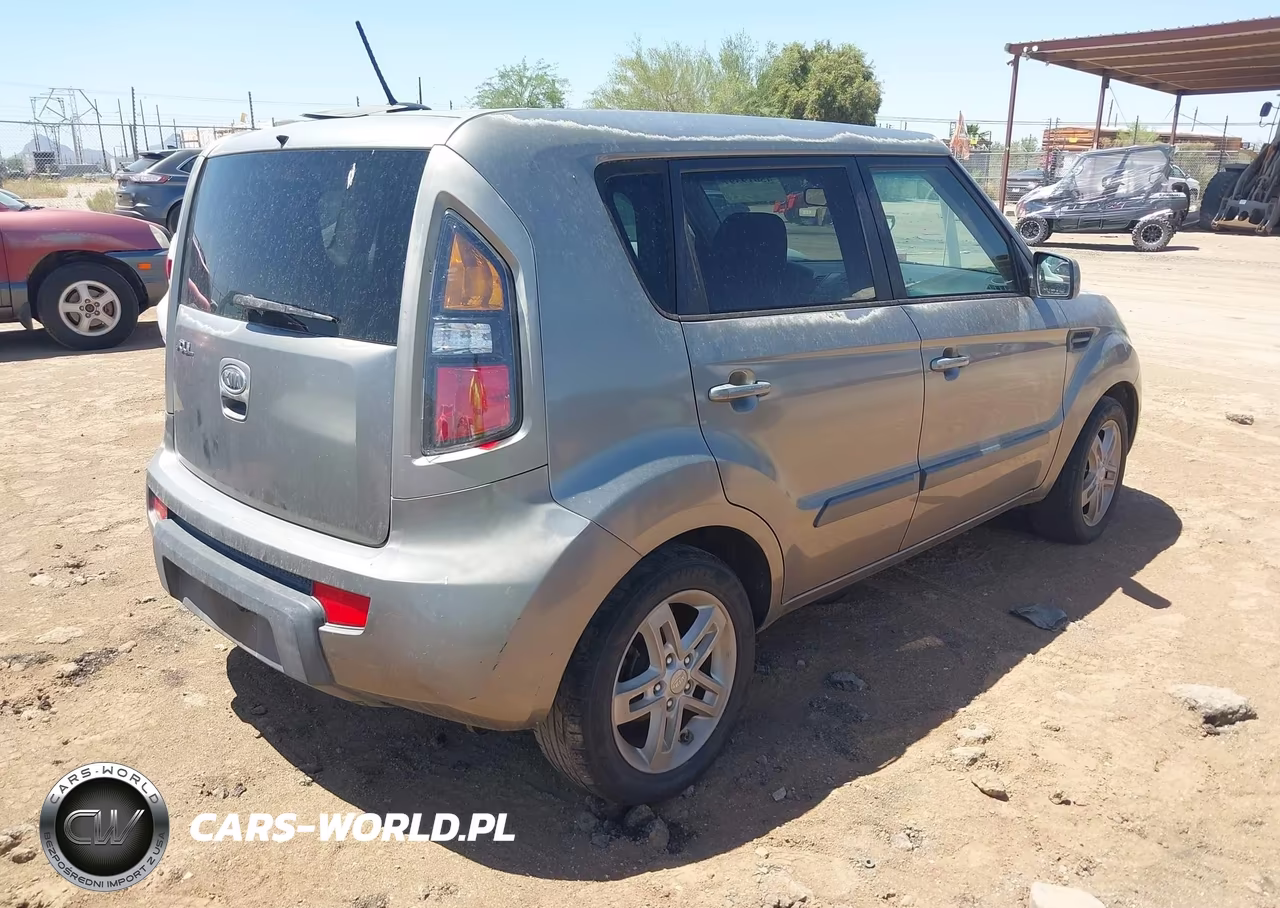 2011 Kia Soul + VIN:KNDJT2A21B7282313 - 4