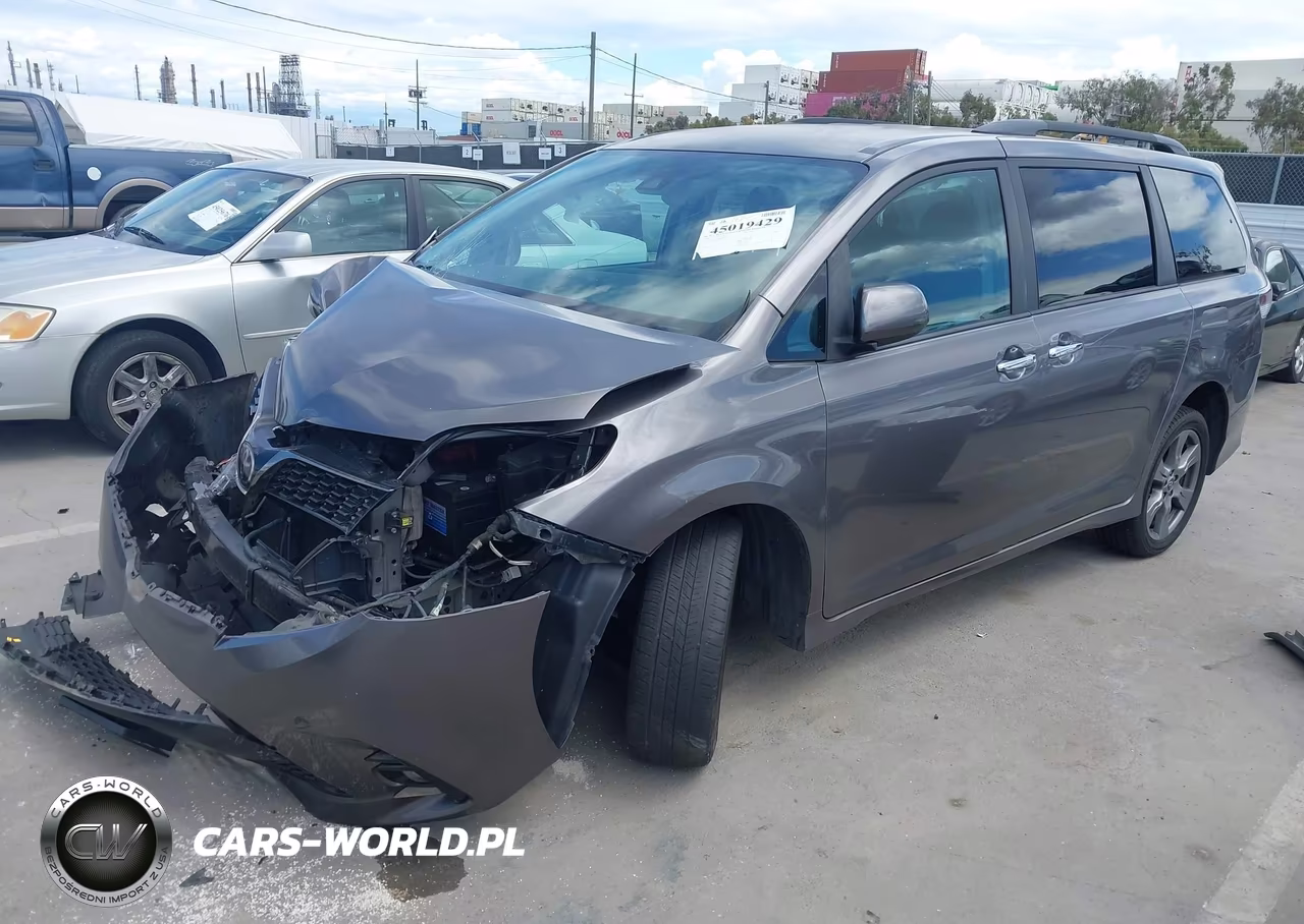 2018 Toyota Sienna Se 8 Passenger VIN:5TDXZ3DC4JS907830 - 2