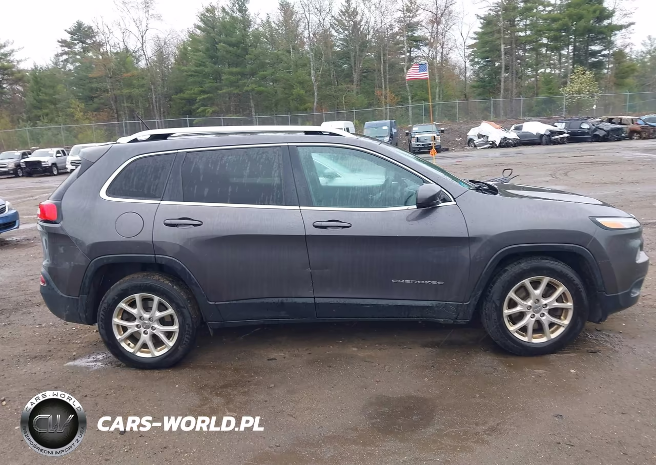 2017 Jeep Cherokee Latitude 4X4 VIN:1C4PJMCS6HW556967 - 13