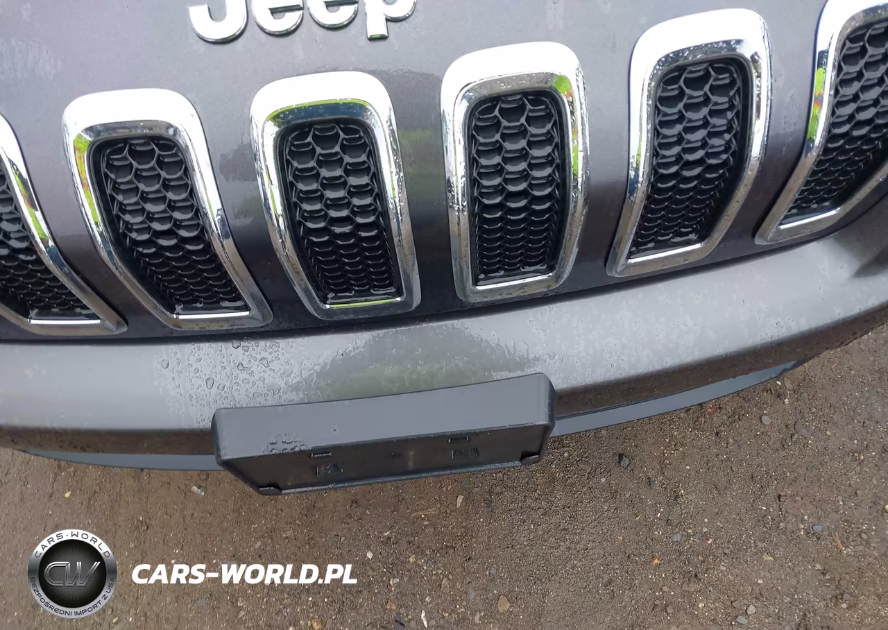2017 Jeep Cherokee Latitude 4X4 VIN:1C4PJMCS6HW556967 - 6