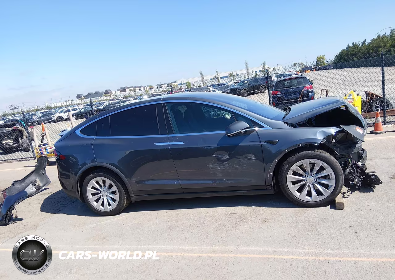 2018 Tesla Model X 100D-75D-P100D VIN:5YJXCAE25JF105108 - 14
