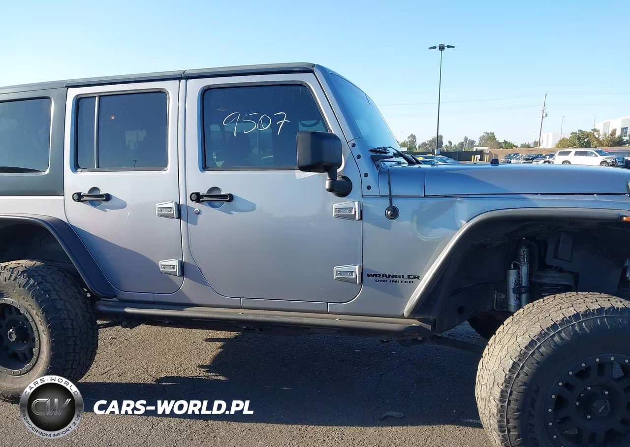 2015 Jeep Wrangler Unlimited Sahara VIN:1C4BJWEG7FL685152 - 13
