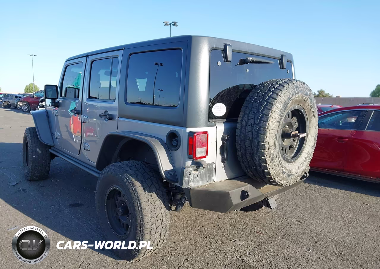 2015 Jeep Wrangler Unlimited Sahara VIN:1C4BJWEG7FL685152 - 3