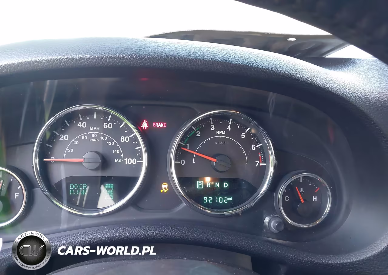 2015 Jeep Wrangler Unlimited Sahara VIN:1C4BJWEG7FL685152 - 7