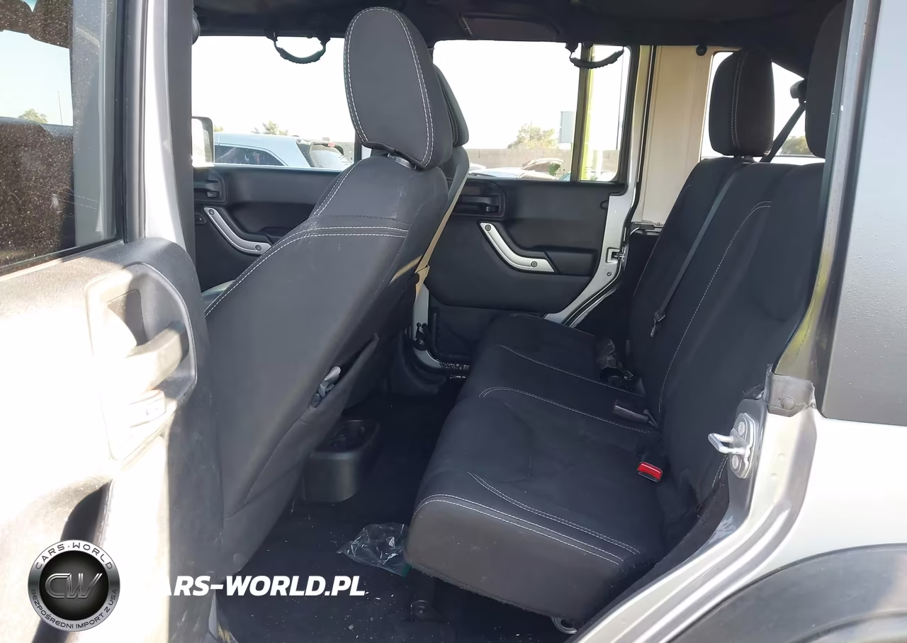 2015 Jeep Wrangler Unlimited Sahara VIN:1C4BJWEG7FL685152 - 8
