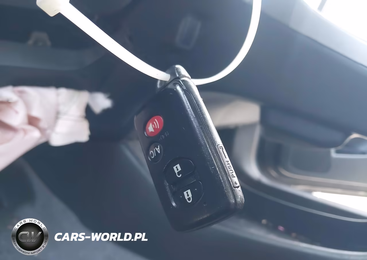 2015 Toyota Prius Plug-In VIN:JTDKN3DP2F3074739 - 11
