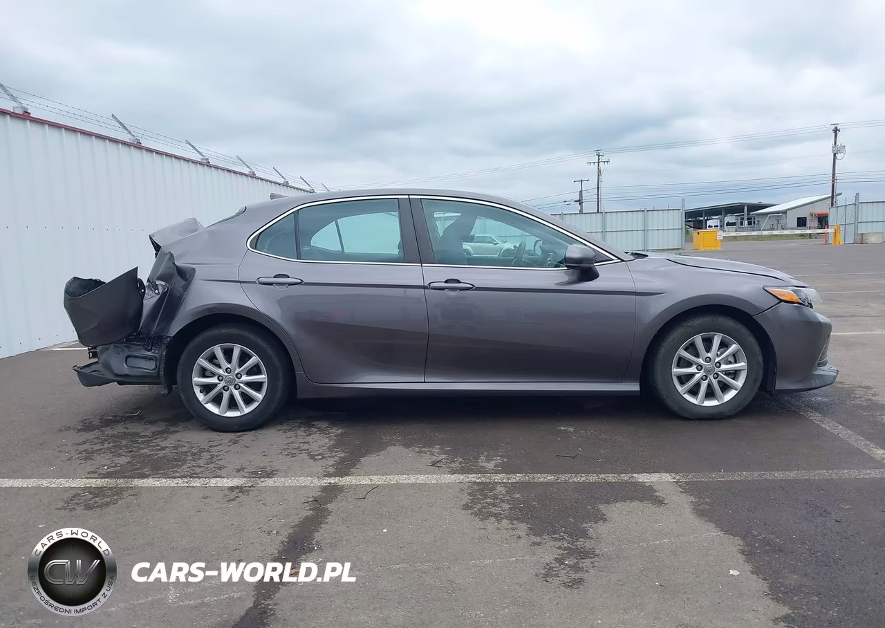 2020 Toyota Camry Le VIN:4T1C11AK1LU943247 - 13