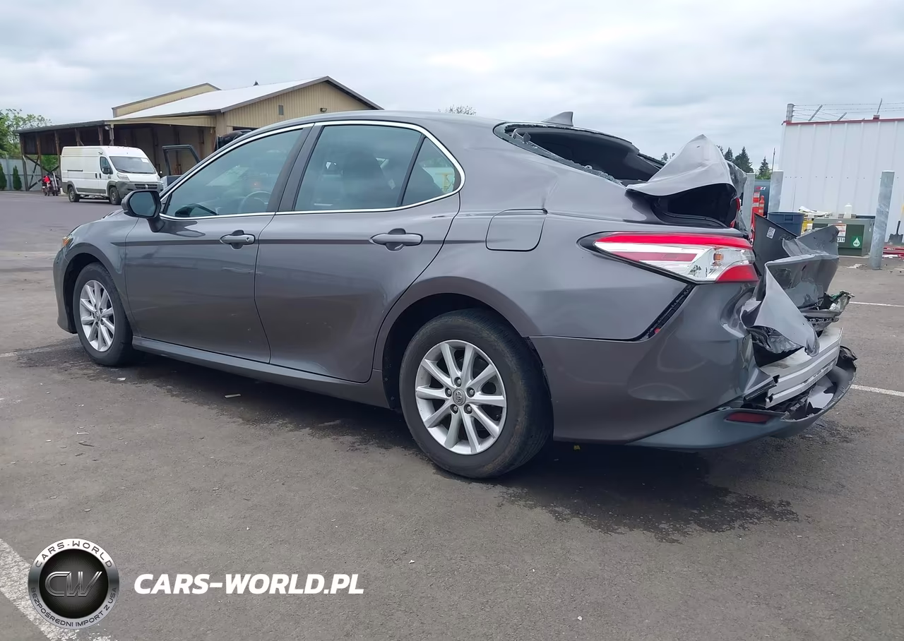 2020 Toyota Camry Le VIN:4T1C11AK1LU943247 - 3
