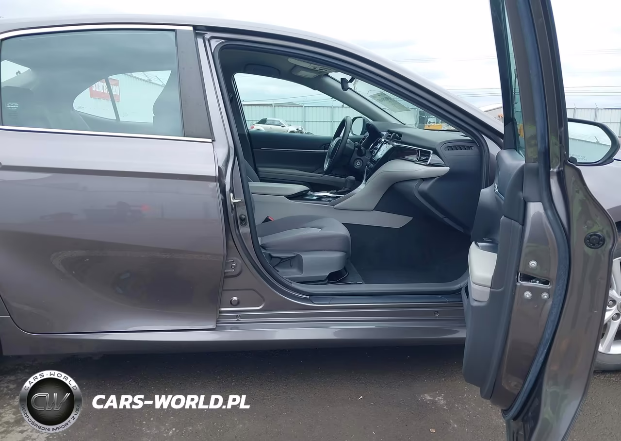 2020 Toyota Camry Le VIN:4T1C11AK1LU943247 - 5