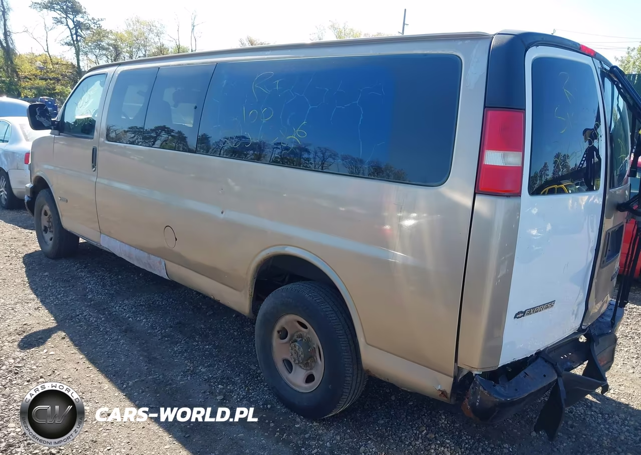 2005 Chevrolet Express VIN:1GAHG39UX51224697 - 3