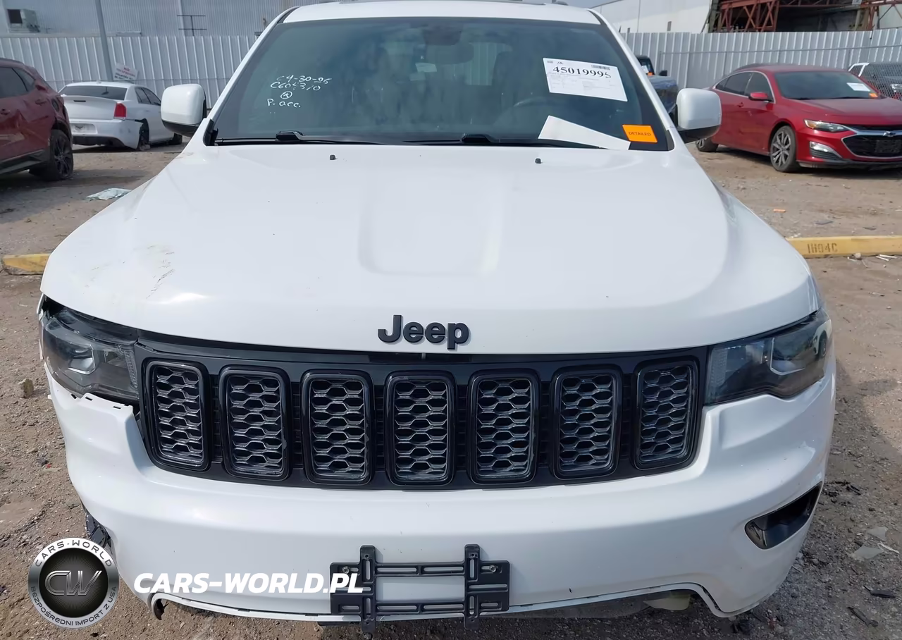 2018 Jeep Grand Cherokee Altitude 4X4 VIN:1C4RJFAGXJC217574 - 13