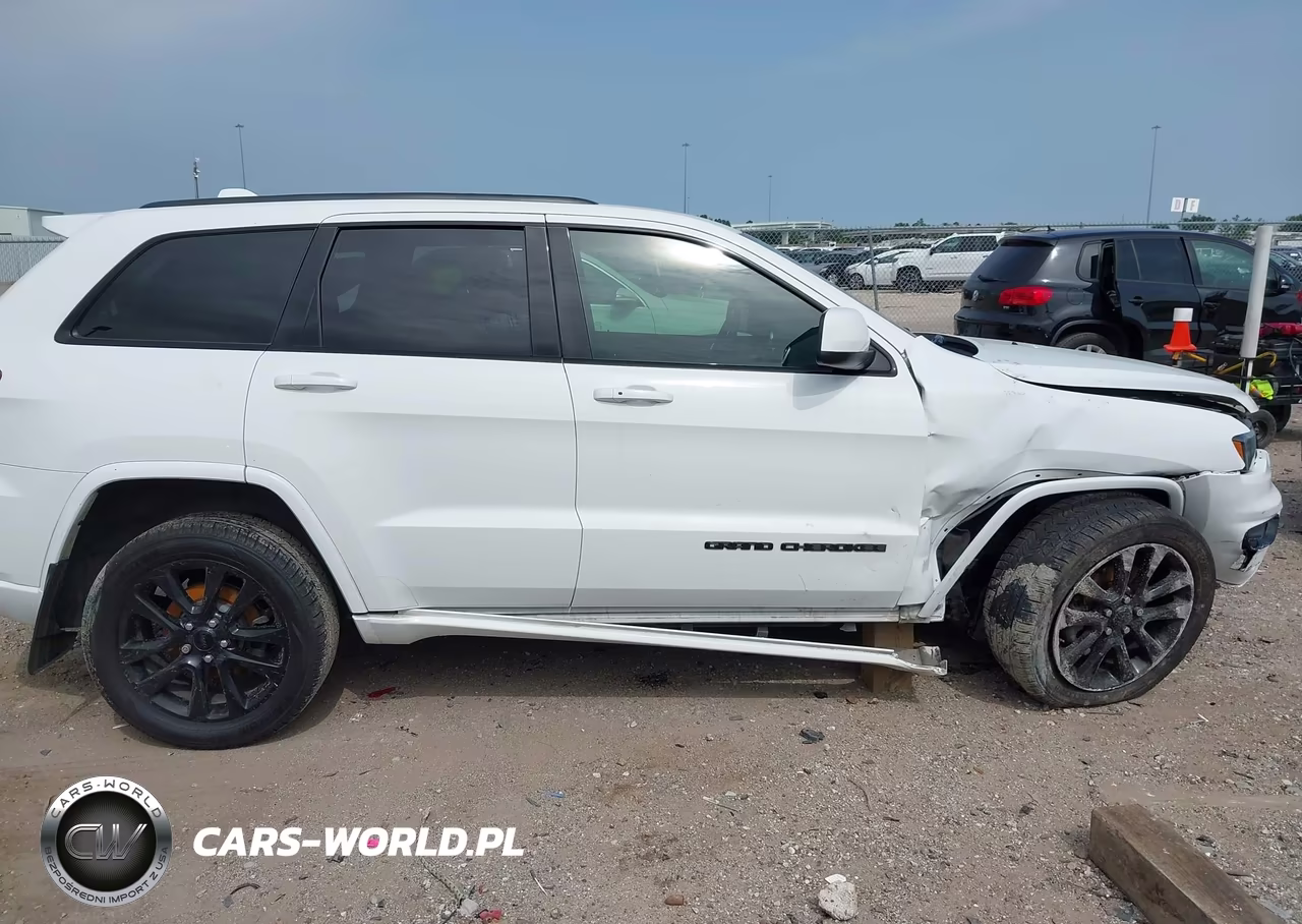 2018 Jeep Grand Cherokee Altitude 4X4 VIN:1C4RJFAGXJC217574 - 14