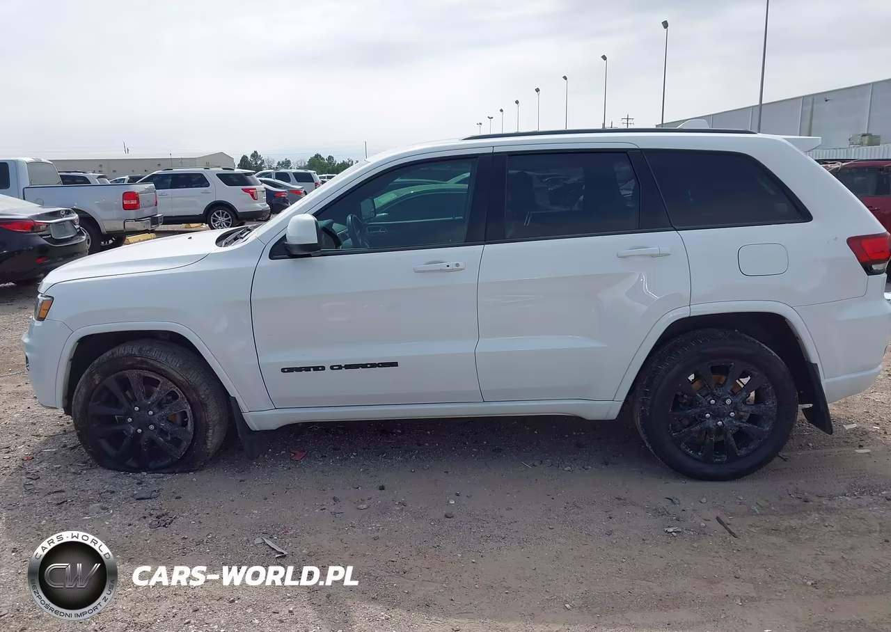 2018 Jeep Grand Cherokee Altitude 4X4 VIN:1C4RJFAGXJC217574 - 15