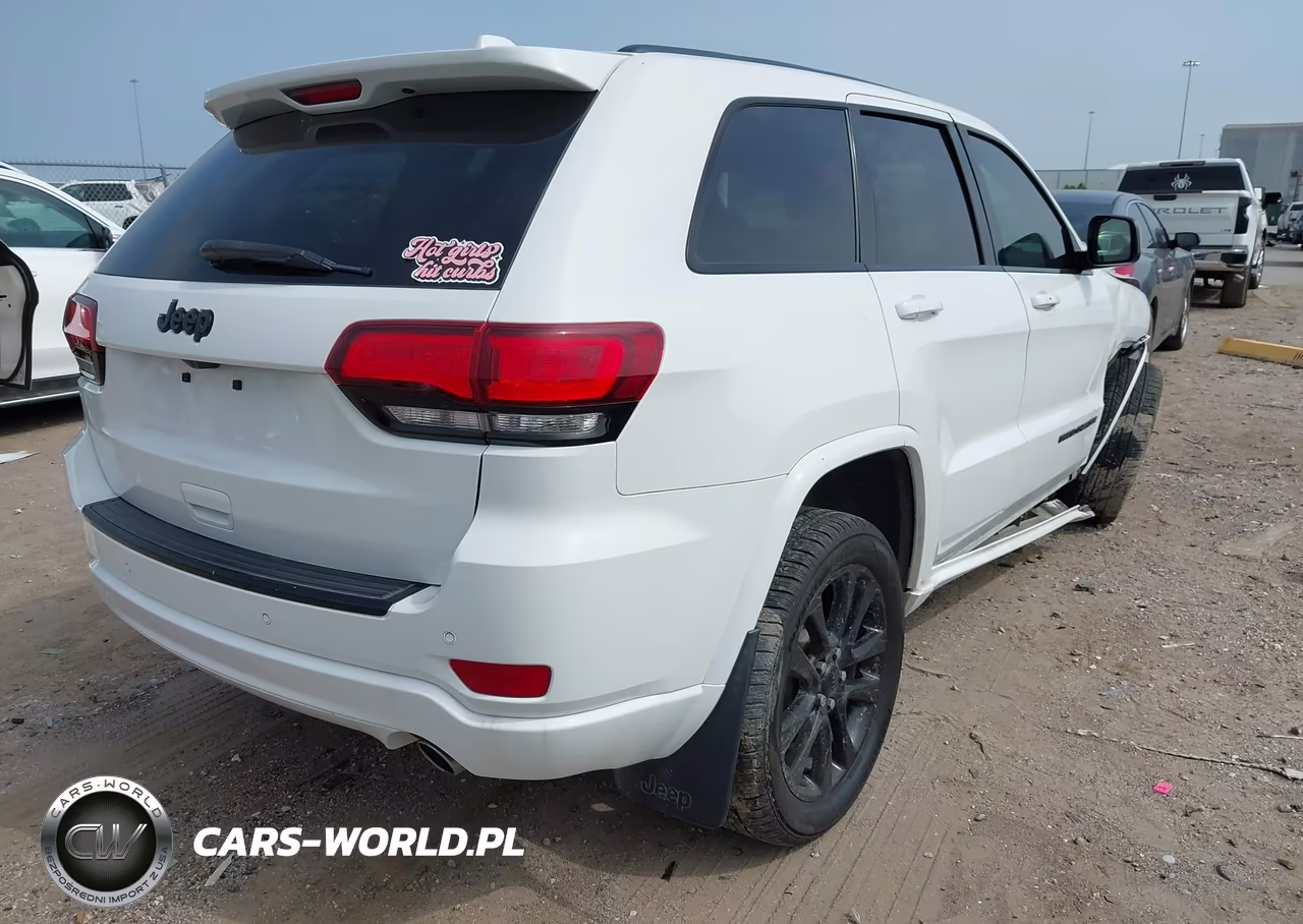 2018 Jeep Grand Cherokee Altitude 4X4 VIN:1C4RJFAGXJC217574 - 4