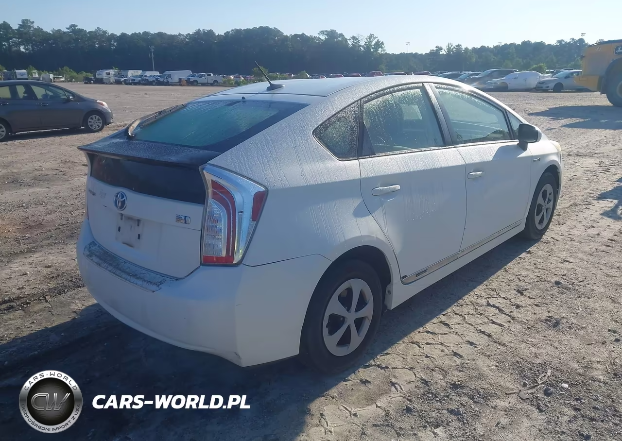 2014 Toyota Prius Three VIN:JTDKN3DU7E0388134 - 4
