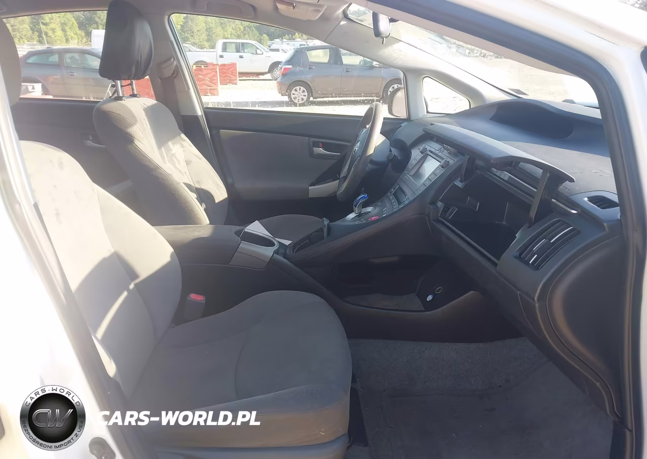 2014 Toyota Prius Three VIN:JTDKN3DU7E0388134 - 5