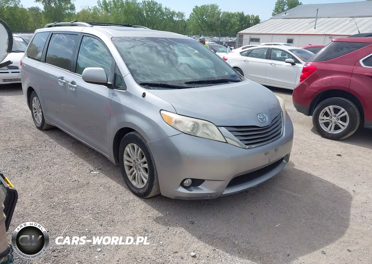 2011 Toyota Sienna Xle V6 – zdjęcie 1 z 22