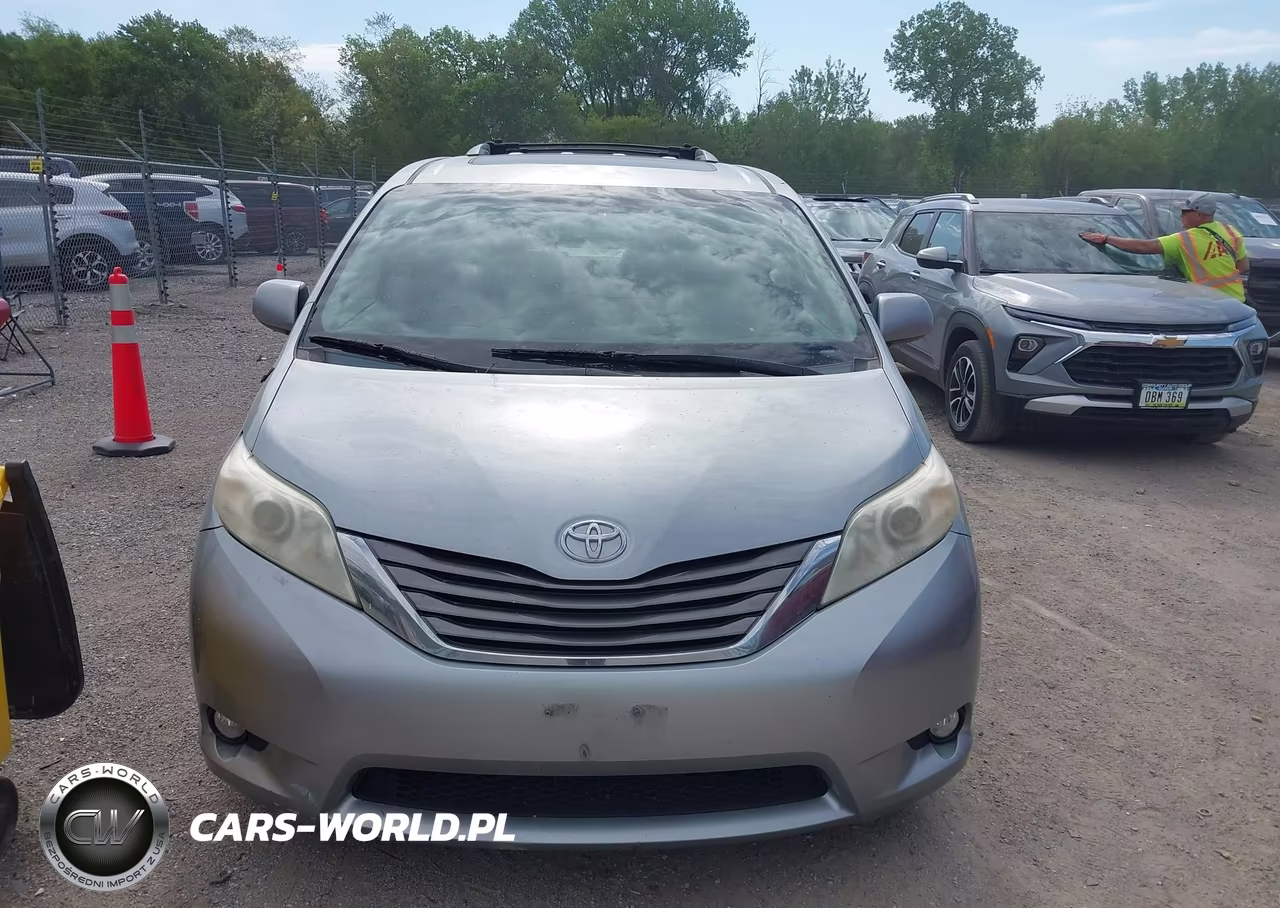 2011 Toyota Sienna Xle V6 VIN:5TDYK3DCXBS123680 - 13
