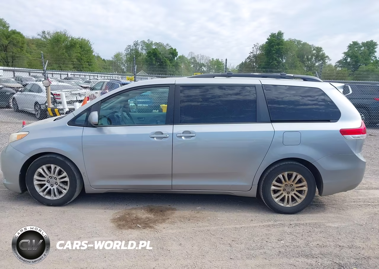 2011 Toyota Sienna Xle V6 VIN:5TDYK3DCXBS123680 - 15