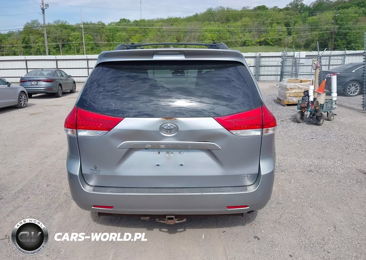 2011 Toyota Sienna Xle V6 VIN:5TDYK3DCXBS123680 - 17