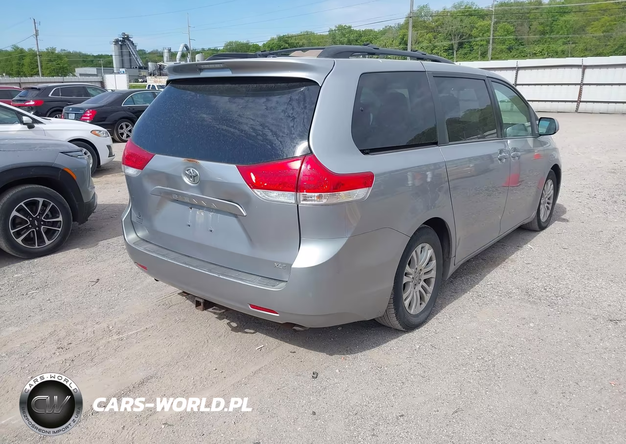 2011 Toyota Sienna Xle V6 VIN:5TDYK3DCXBS123680 - 4