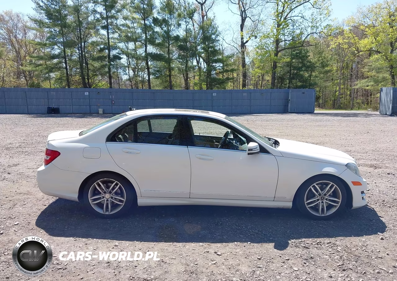 2013 Mercedes-Benz C 300 Sport 4Matic VIN:WDDGF8ABXDR286605 - 13