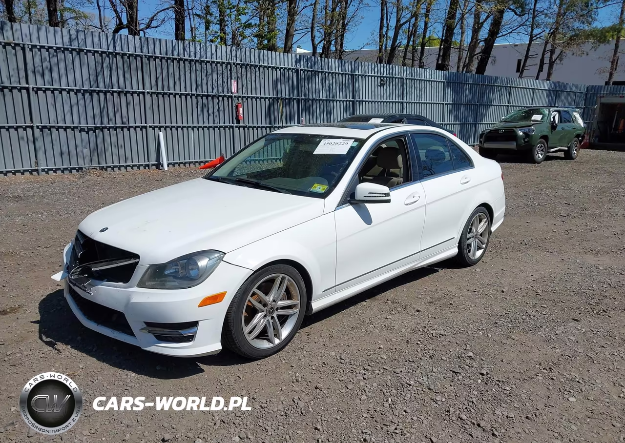2013 Mercedes-Benz C 300 Sport 4Matic VIN:WDDGF8ABXDR286605 - 2