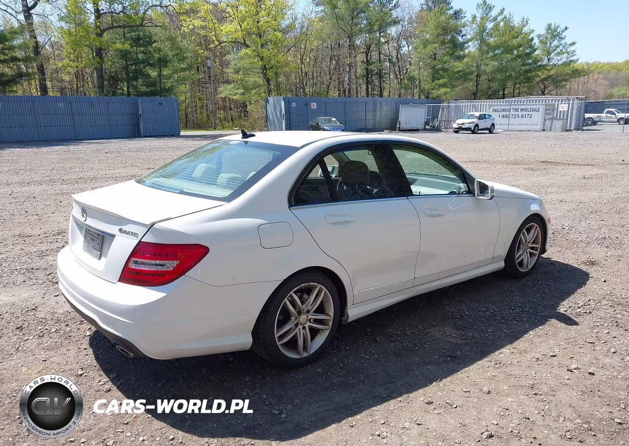 2013 Mercedes-Benz C 300 Sport 4Matic VIN:WDDGF8ABXDR286605 - 4